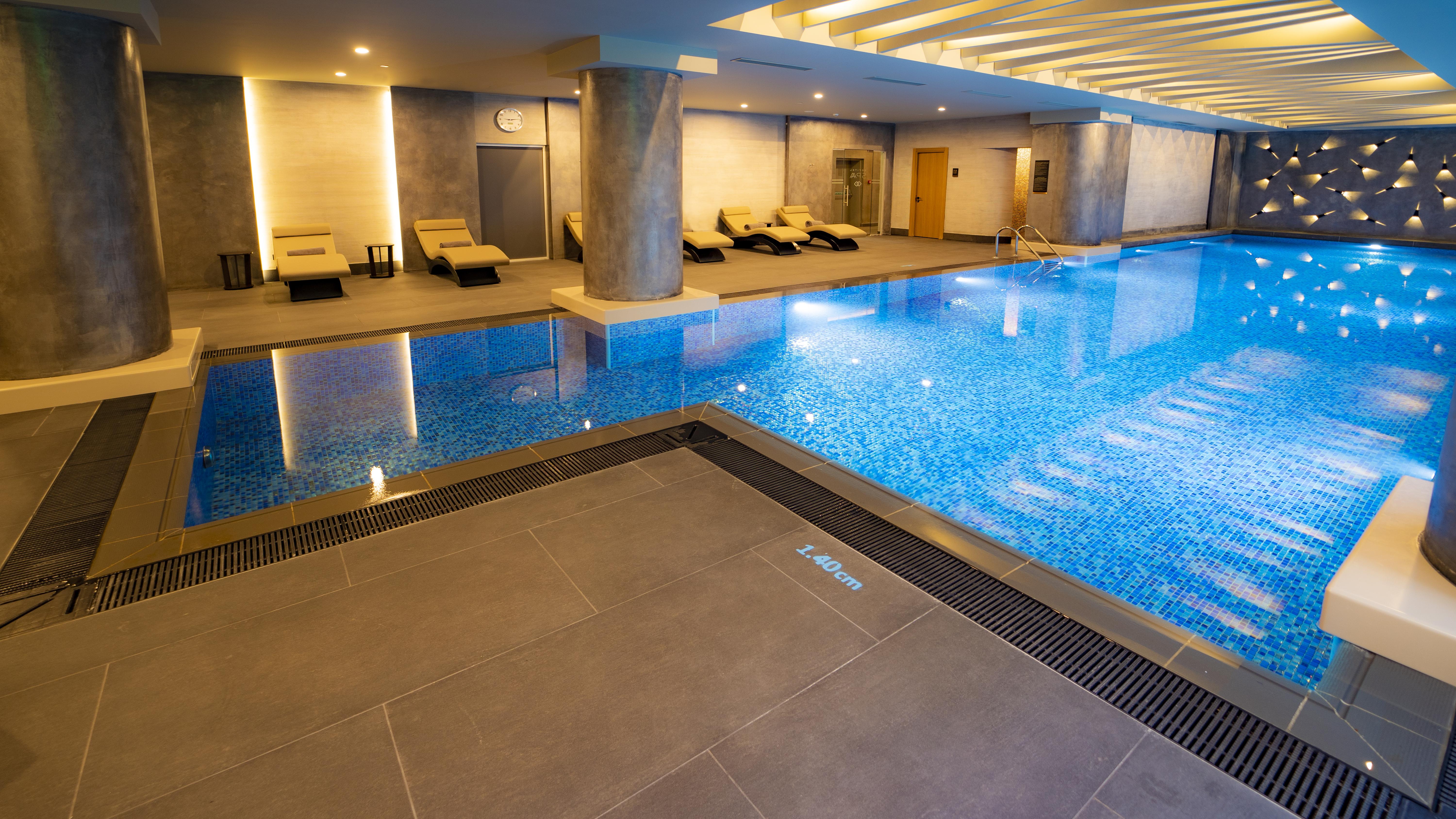 Sofitel Istanbul Taksim Hotel Exterior foto The swimming pool at the hotel