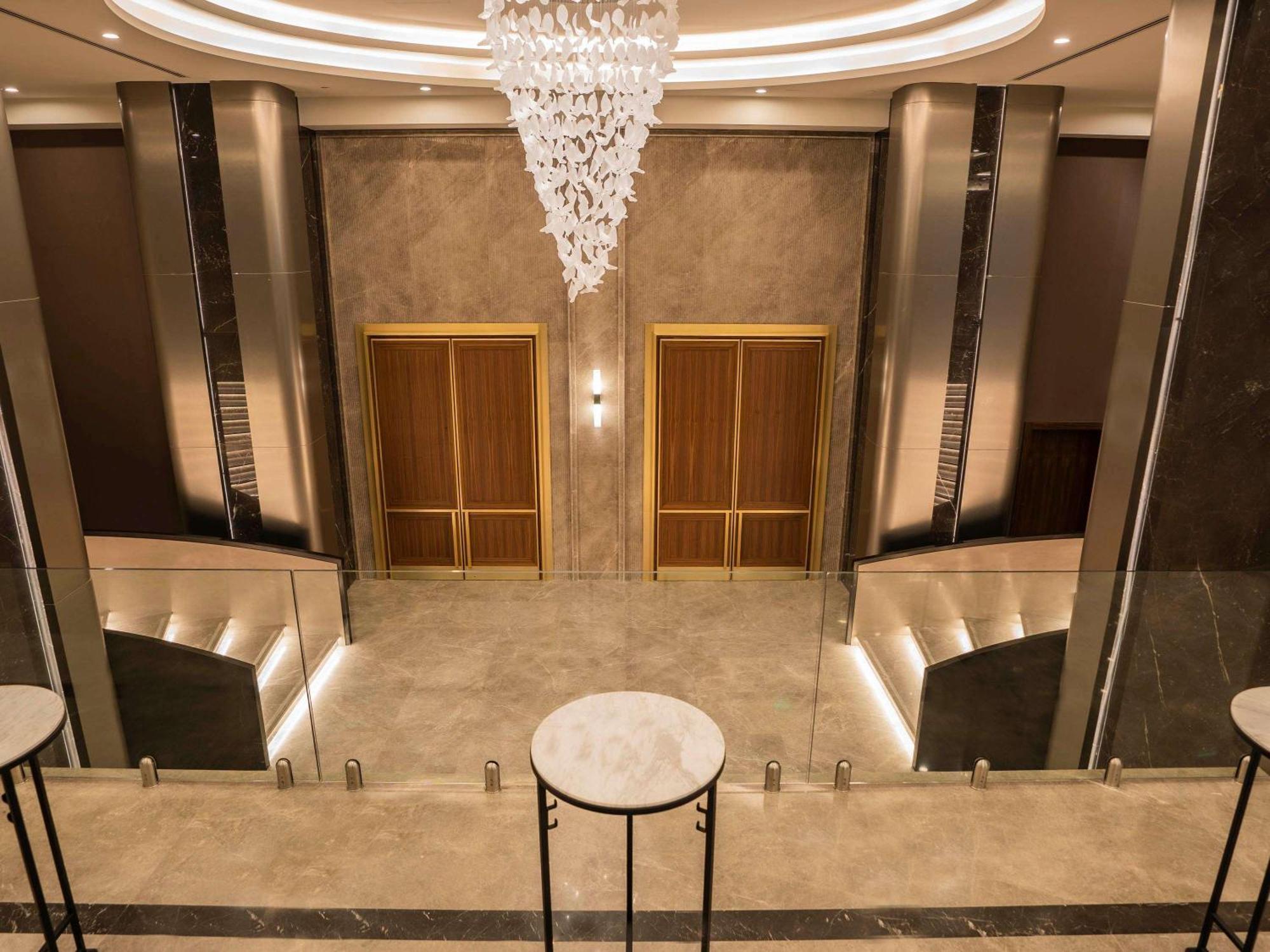 Sofitel Istanbul Taksim Hotel Exterior foto The lobby of the hotel