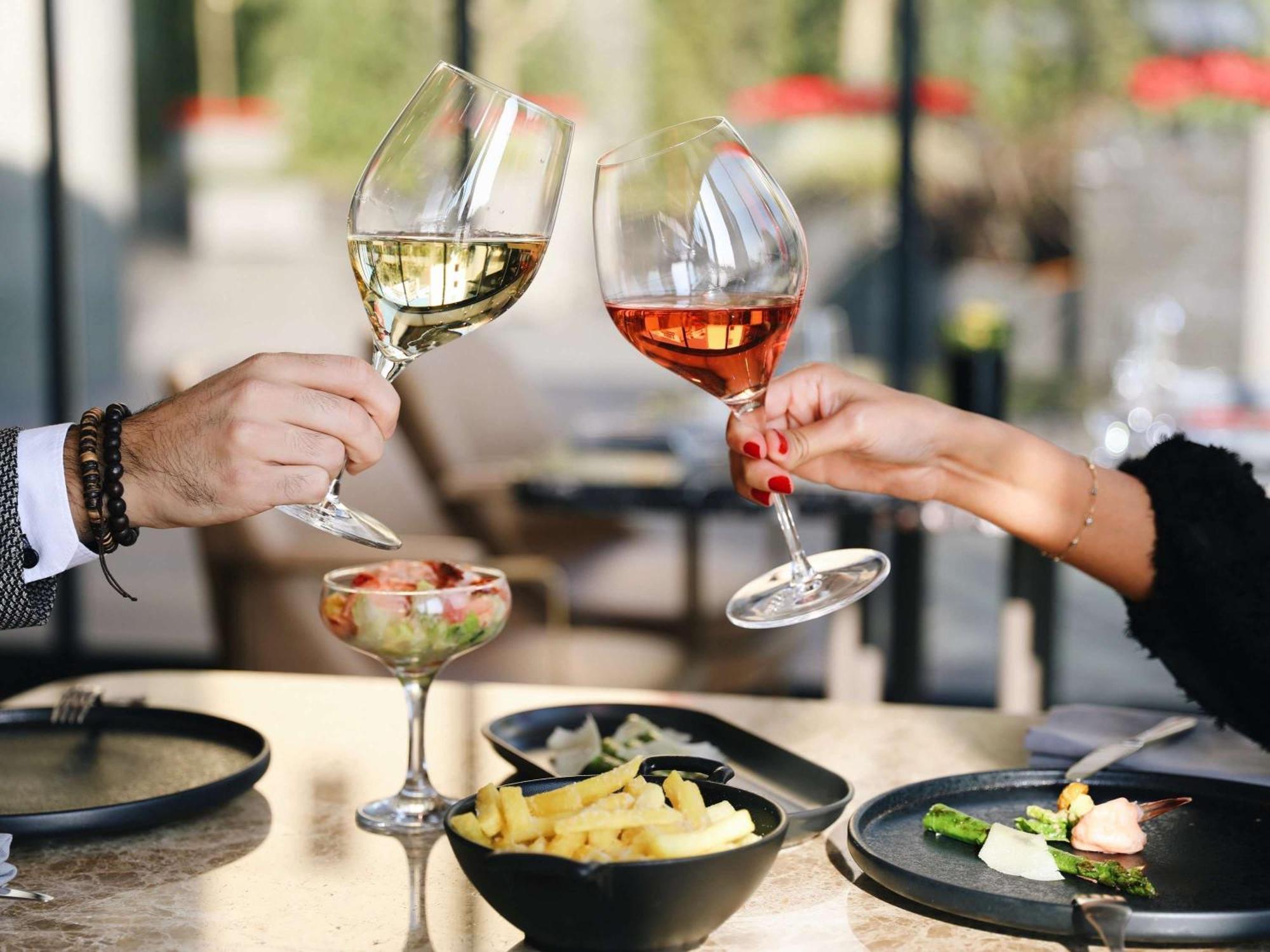 Sofitel Istanbul Taksim Hotel Exterior foto Wine tasting