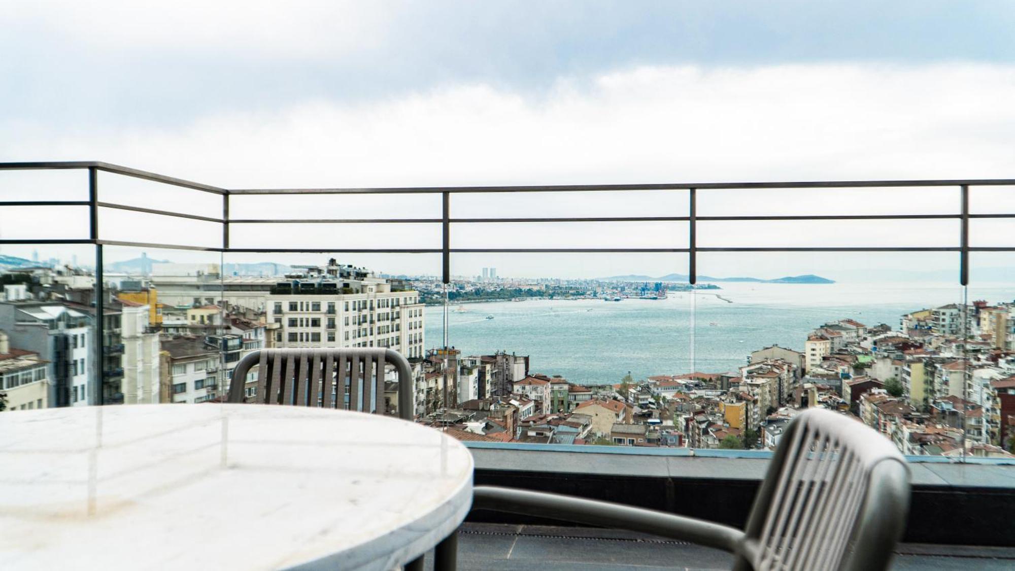 Sofitel Istanbul Taksim Hotel Exterior foto View from the balcony of a penthouse apartment